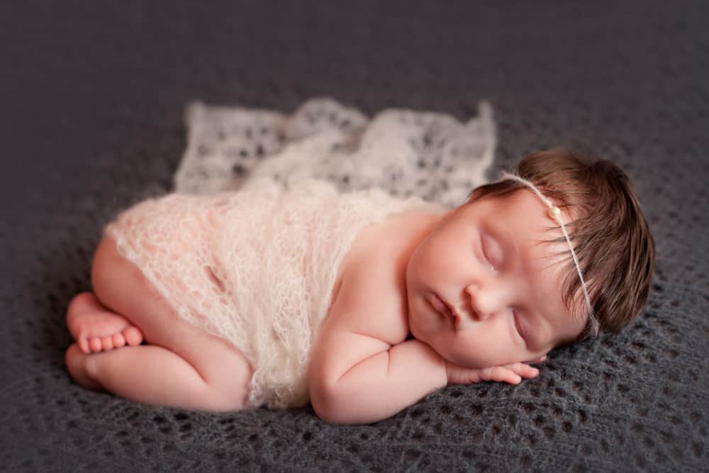 Newborn Photography Poses - Shutterturf