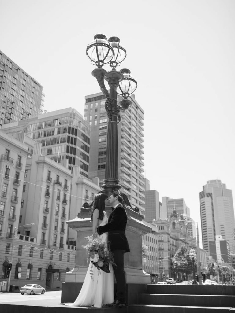 Melbourne wedding photographer the bride and groom posing infront of the lamp post